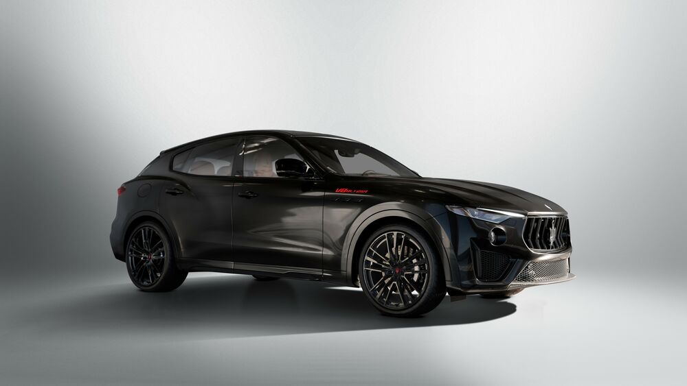 Обои для рабочего стола Черный Maserati Levante V8 Ultima 2023 на светлом фоне
