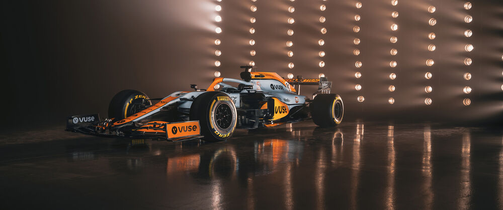 Обои для рабочего стола Желтый с черным автомобиль McLaren формула 1