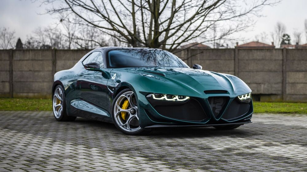 Обои для рабочего стола Изумрудный Alfa Romeo Giulia SWB Zagato на улице у бетонного забора