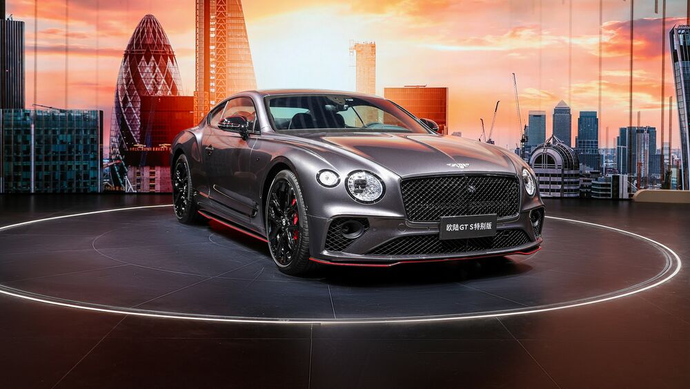 Обои для рабочего стола Серый Bentley Continental GT S на выставочном стенде