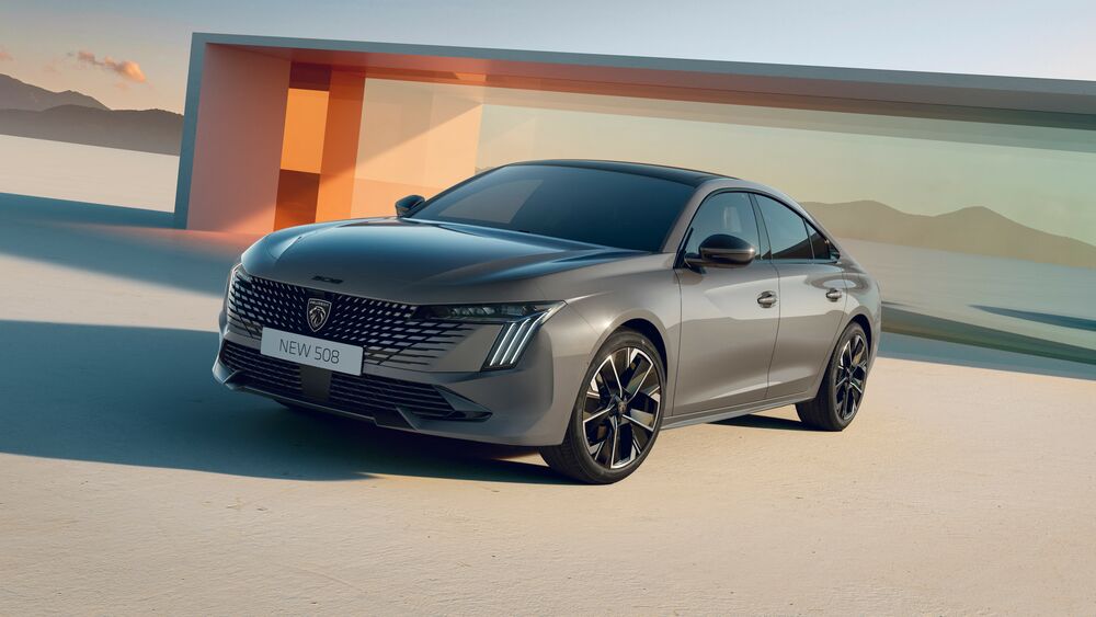 Обои для рабочего стола Темно-коричневый Peugeot 508 HYBRID 2023 в пустыне