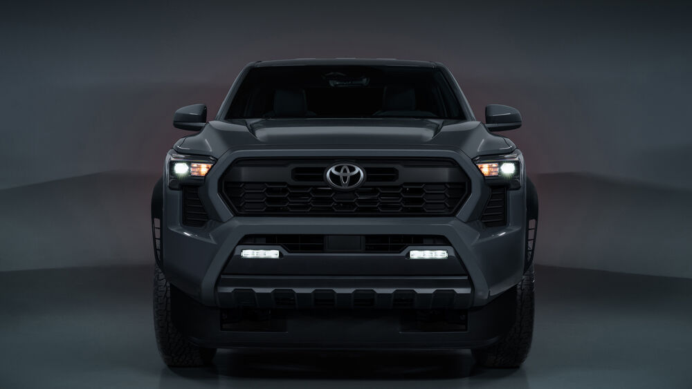Обои для рабочего стола Черный Toyota Tacoma TRD PreRunner XtraCab крупным планом на темном фоне