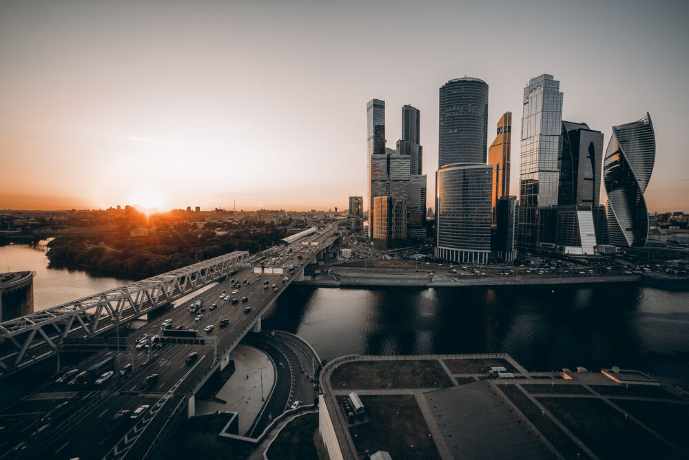 Обои для рабочего стола Москва-сити освещенный вечерним солнцем с высоты птичьего полета, Москва, Россия