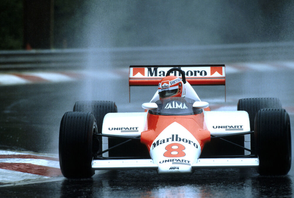Обои для рабочего стола Ники Лауда McLaren Формула 1 под дождем