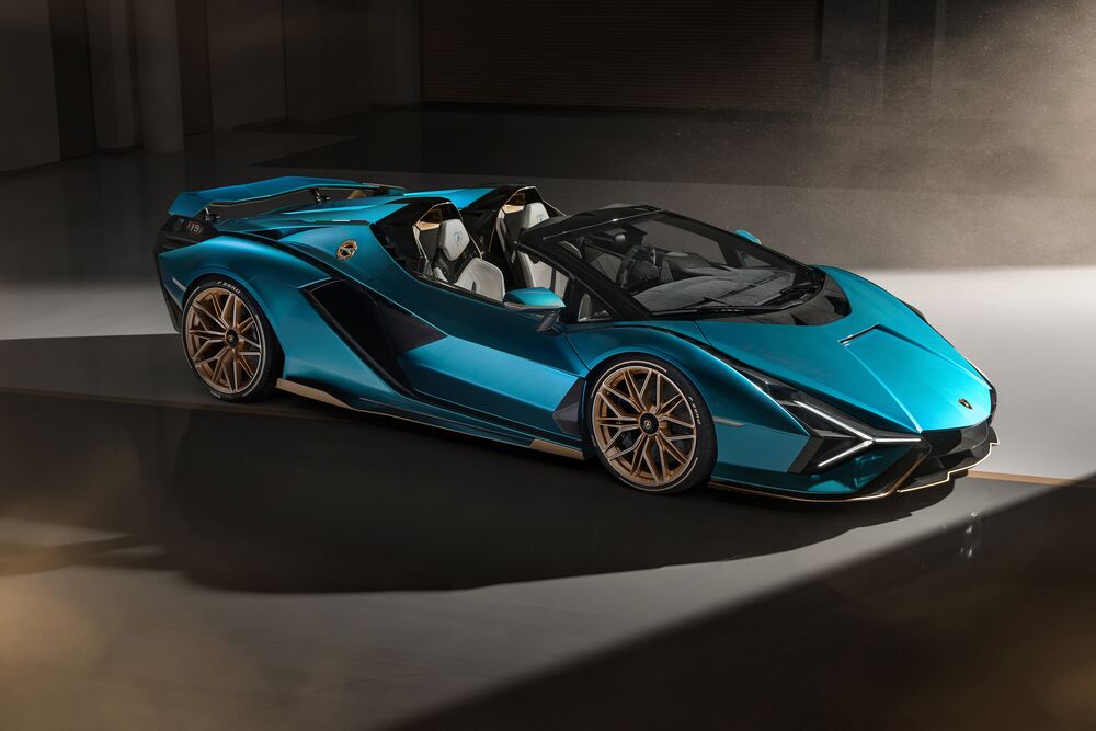Обои для рабочего стола Синяя Lamborghini с открытым верхом в сером помещении