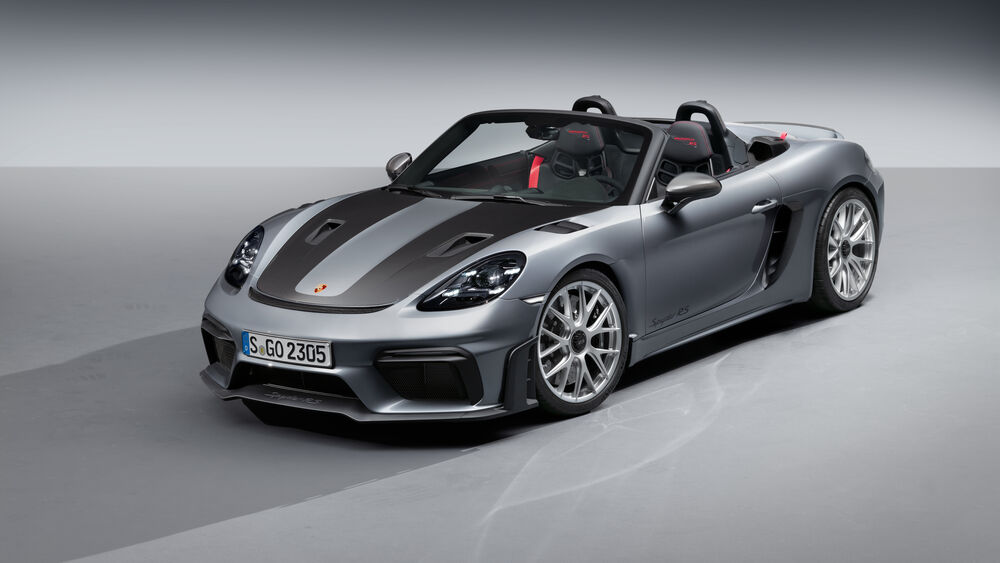 Обои для рабочего стола Серый Porsche 718 Spyder на светлом фоне