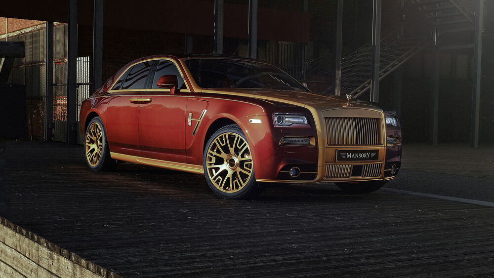 Обои для рабочего стола Красный Роллс-Ройс / Rolls-Royce Ghost в заброшенном здании