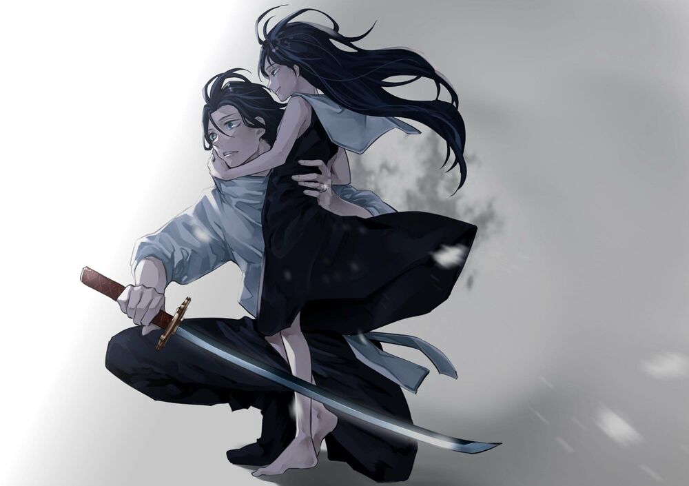Обои для рабочего стола Юту Оккоцу / Yuuta Okkotsu c мечом опустившись на одно колено обнимает Рика Оримото / Rika Orimoto из манги Магическая битва: Токийская столичная магическо-техническая школа / Jujutsu Kaisen 0: Tokyo Toritsu Jujutsu Koutou Senmon Gakkou на белом фоне