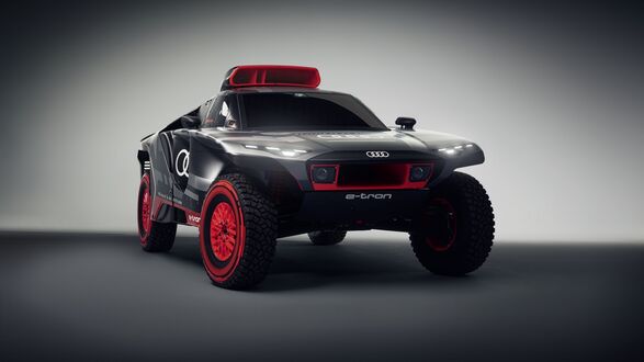 Обои на рабочий стол Audi RS Q e-tron Rally Carна на сером фоне