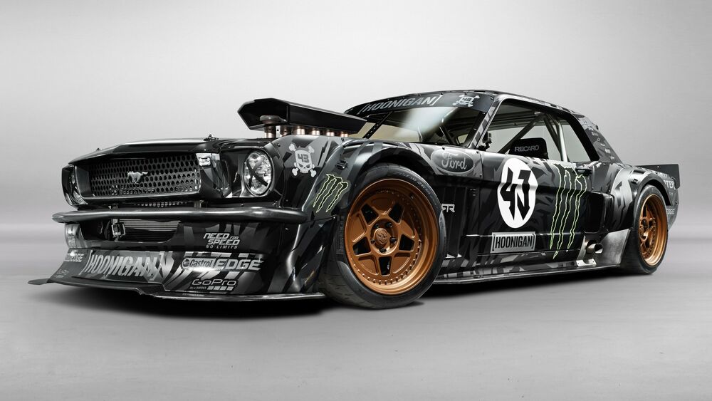Обои для рабочего стола Черный гоночный автомобиль Ford Mustang RTR 1965 Hoonigan вид с боку