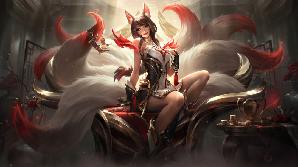 Обои для рабочего стола Ари / Ahri улыбается с короной на хвосте из игры Лига Легенд / League of Legends