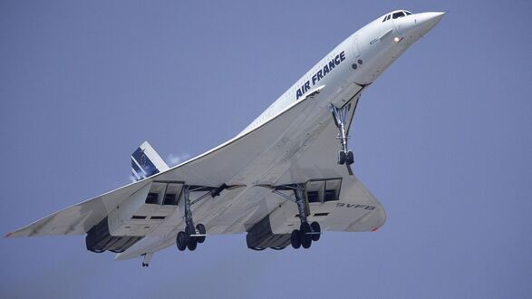 Обои на рабочий стол Самолет Конкорд AIR FRANCE набирает высоту