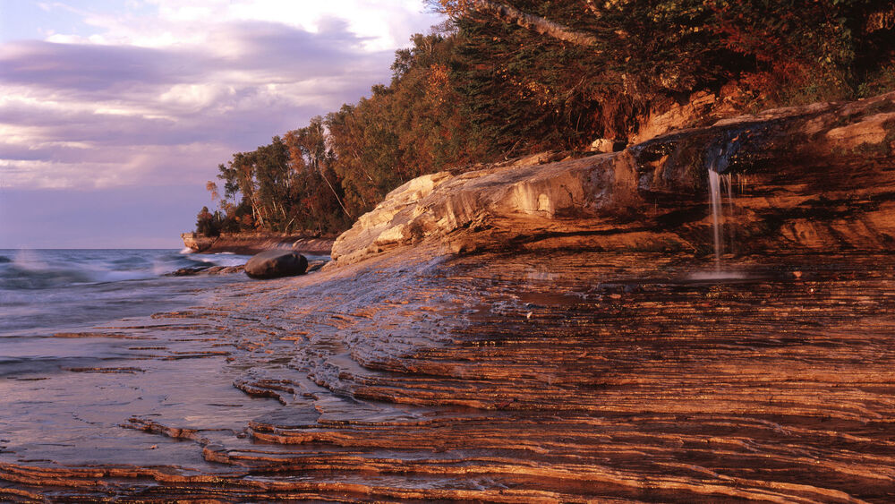 Обои для рабочего стола Побережье на закате в национальном парке Pictured Rocks National Lakeshore, США / USA