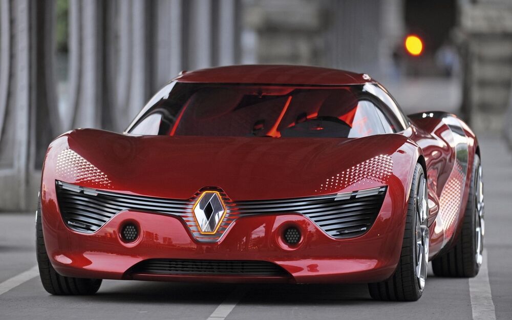 Обои для рабочего стола Красный Renault DeZir на улице спереди