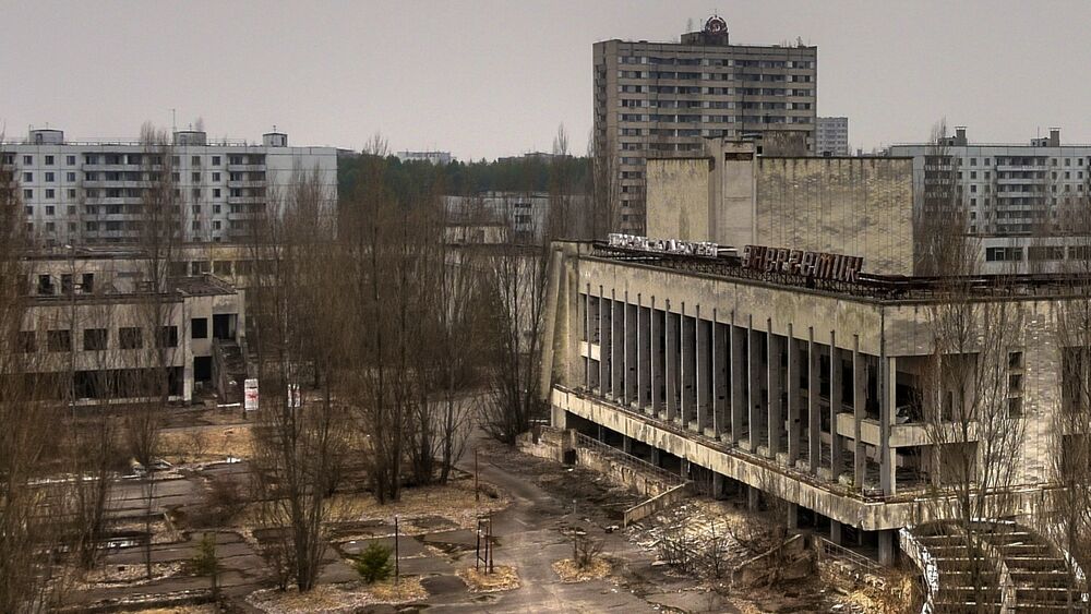 Обои для рабочего стола Дворец культуры Энергетик в опустевшем городе Припять