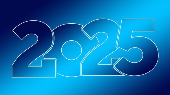 Обои на рабочий стол Цифры 2025 на голубом фоне