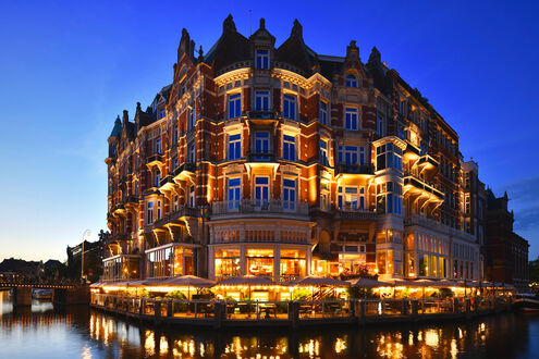 Обои на рабочий стол Отель Hotel De LEurope ночью, Париж, Франция