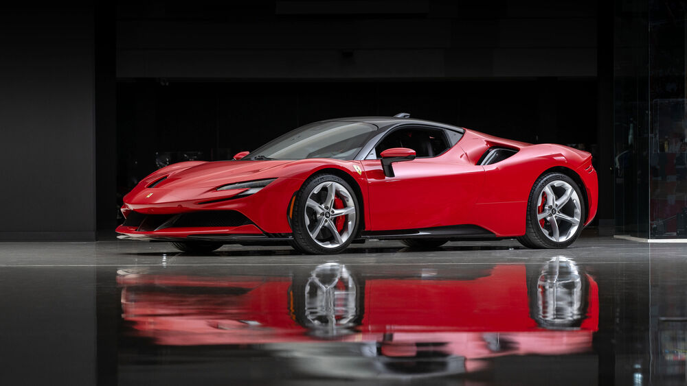 Обои для рабочего стола Красный автомобиль Ferrari SF90 Stradale