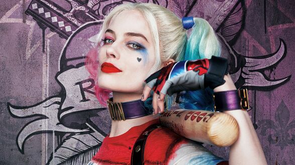 Обои на рабочий стол Харли Квинн / Harley Quinn с разноцветными хвостиками держит биту на фоне фиолетовой стены с граффити из вселенной DC Comics