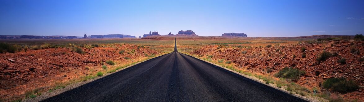Обои на рабочий стол Трасса Route 66, делящая долину монументов в Аризоне пополам, США / USA