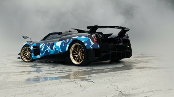 Обои на рабочий стол Спортивный Pagani Huayra Roadster в синем камуфляже вид сзади