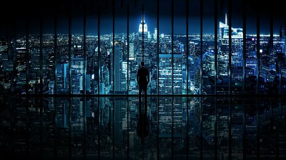 Обои на рабочий стол Мужчина стоит у окна на фоне ночного Манхэттена / Manhattan, Нью-Йорк / New York, США / USA, наблюдая за ночным городом