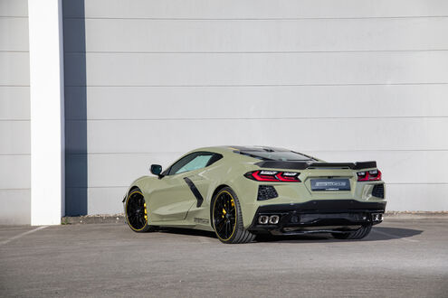 Обои на рабочий стол Chevrolet Corvette Stingray 3LT Coupe у стены