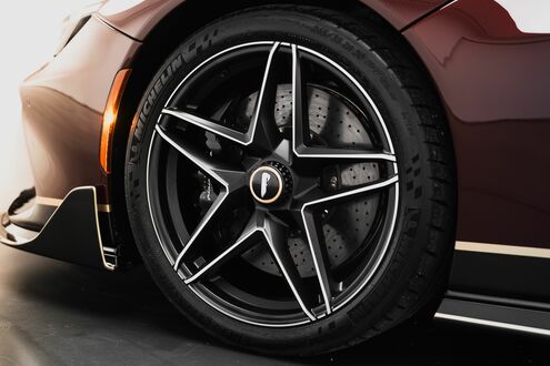 Обои на рабочий стол Колесо бордового Automobili Pininfarina Battista Novantacinque