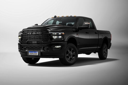 Обои на рабочий стол Черный Ram 3500 Laramie Night Edition на сером фоне