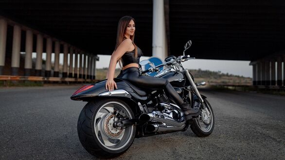 Олар бір қызды арақ ішіп алып, көпшіліктің арасында ұрып-соқты (видео)