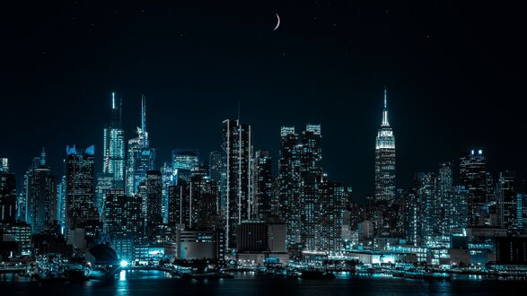Обои на рабочий стол Ночной Нью-Йорк / New York, США сияет огнями на фоне ночного неба