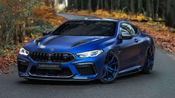 Обои на рабочий стол Синий BMW M8 Coupe (F92) Manhart MH8 800 на лесной дороге