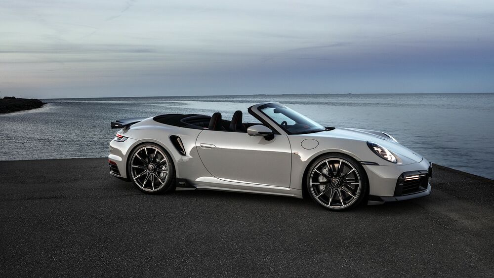 Обои для рабочего стола Серый Porsche 911 Brabus 820 Cabriolet на берегу моря