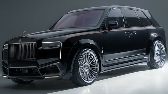 Обои на рабочий стол Черный Rolls-Royce Cullinan Overdose на темном фоне