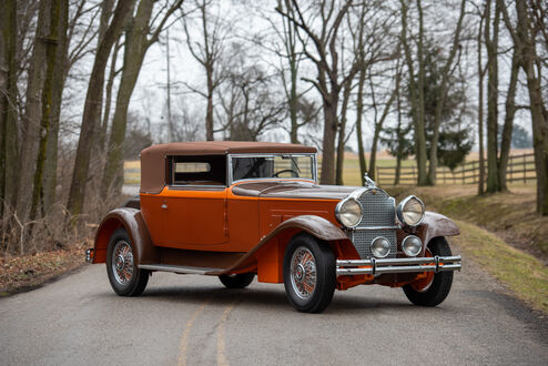 Обои на рабочий стол Ретро автомобиль Packard Deluxe Eight Convertible Victoria by Maurice Proux сделанный в единственном экземпляре на фоне деревьев