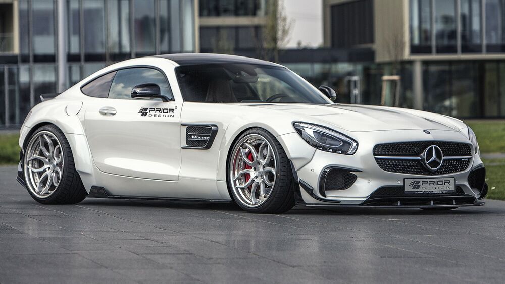 Обои для рабочего стола Белый Mercedes-AMG GT Coupé PD800GT перед стеклянными фасадами современных зданий
