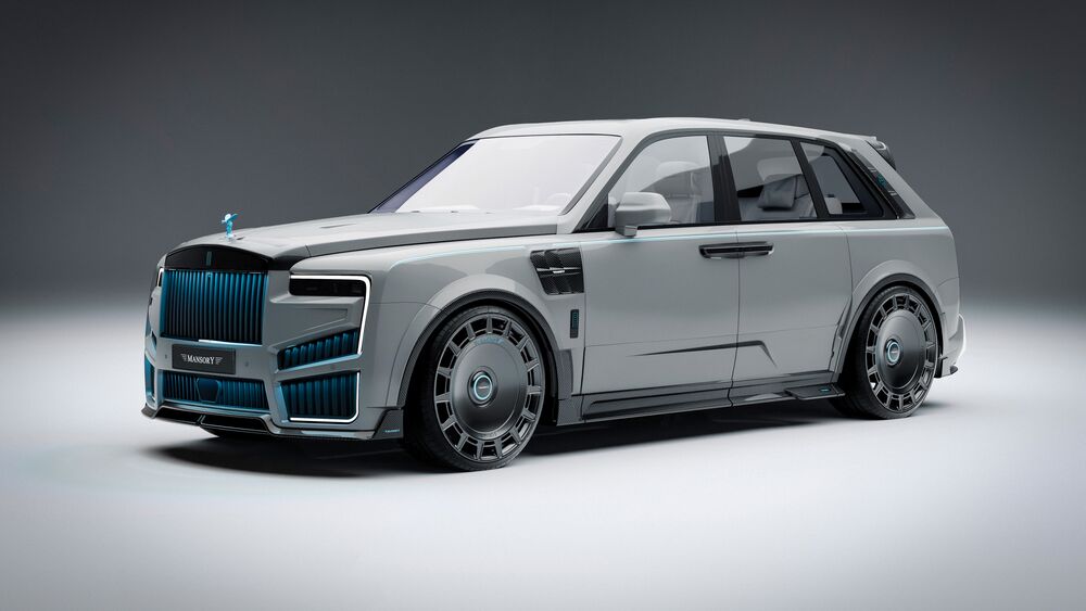 Обои для рабочего стола Роллс Ройс / Rolls Royce в светлом цвете с яркими синими акцентами на решетке радиатора и бампере