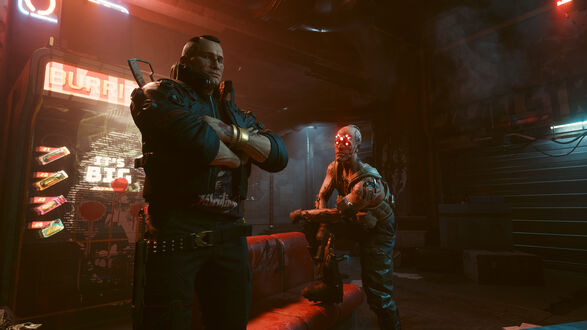 Обои на рабочий стол Джеки Уэллс / Jackie Welles из Cyberpunk 2077 / Cyberpunk 2077 в куртке, рядом Дум-Дум / Dum-Dum из Мальстрем / Maelstrom с кибернетическими глазами на диване, на фоне игрового автомата с надписями (BURRITO, ITS BIG)