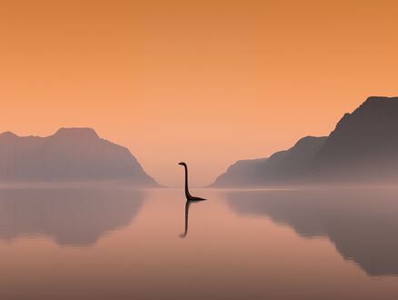 Обои на рабочий стол Лох-Несс / Loch Ness, Шотландия / Scotland, Лох-несское чудовище в воде на фоне гор и оранжевого неба