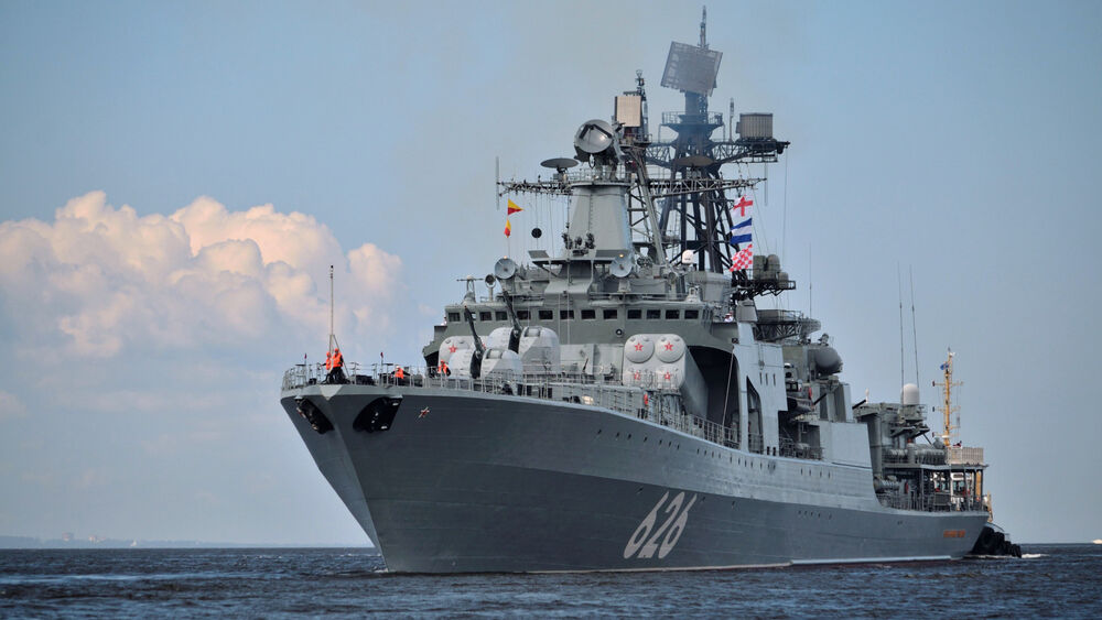 Обои для рабочего стола Большой противолодочный корабль Вице-адмирал Кулаков с номером 626 на боку в море