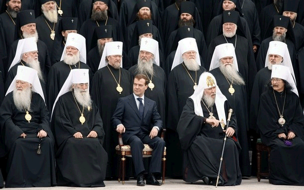 Фото Медведев и служители культа
