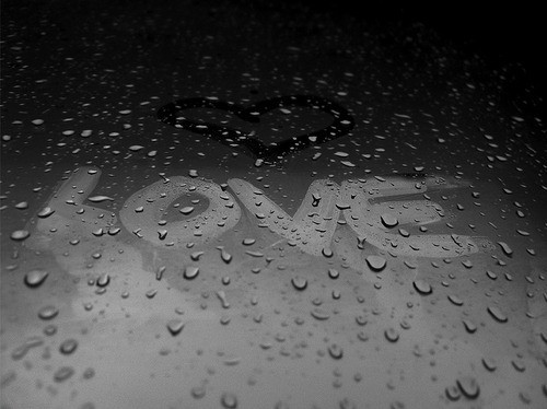 Фото (Love) слово на стекле