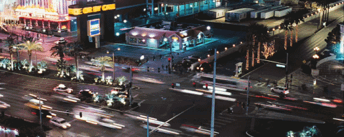 Фото Оживленный перекресток ночного мегамолиса