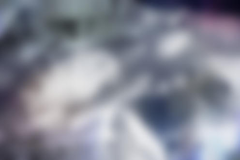 Фото Блондинка лежит в кровати