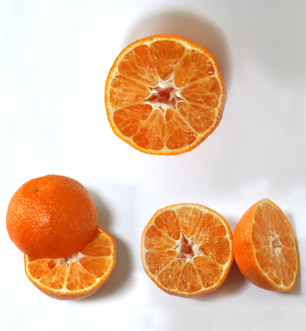 Розовый мандарин. Мандарин в разрезе. Разрезанный мандарин. Половинка апельсина. Апельсин в разрезе.