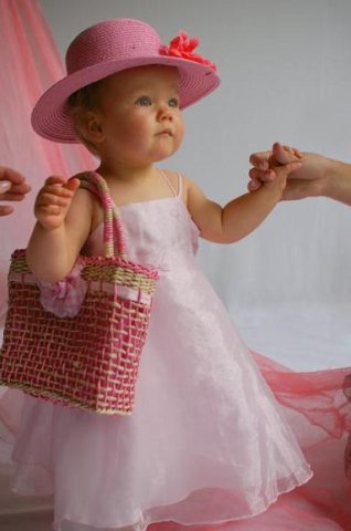 Фото Девочка в розовом платье