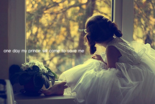 Фото Девочка смотрит в окно (one day my prince will come to save me)