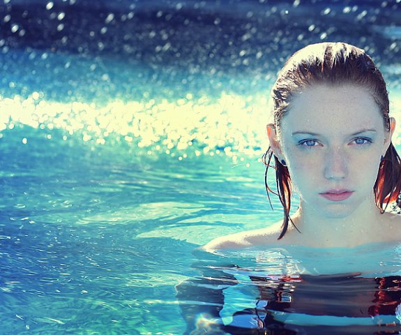 Фото Девушка в воде