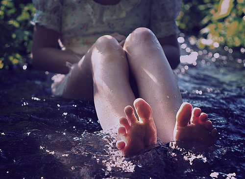 поход воде ноги девушки фото в того как ноги девушки в воде фото - 2