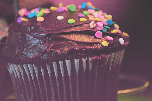 Фото Шоколадное пирожное с присыпкой